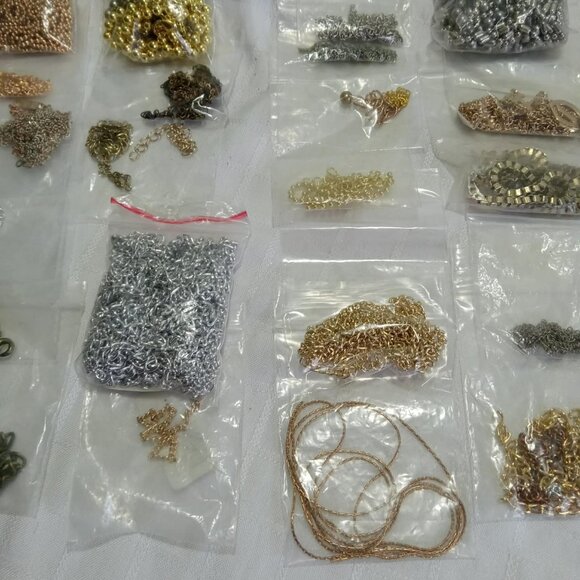 Many many many miscellaneous vintage and actual jewelry chains scraps and lenght - Picture 2 of 9
